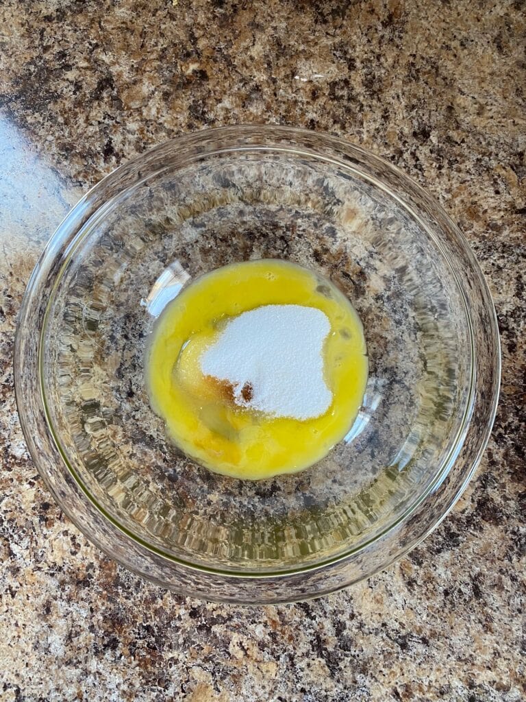 Eff yolks, sugar, vanlla and salt in a small bowl.