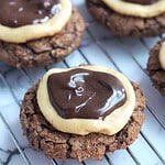 A bunch of cookies on a wire cookie rack.